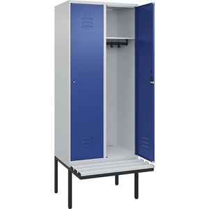 C+P Spind Classic PLUS Sitzbank, 2 Abteile, lichtgrau / enzianblau, B 800 mm, Zylinderschloss, auskragend, Kunststoff
