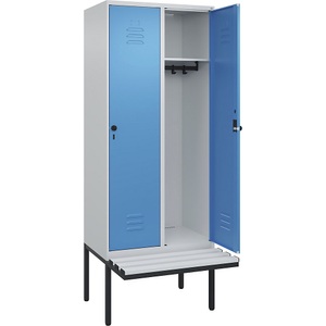 C+P Spind Classic PLUS Sitzbank, 2 Abteile, lichtgrau / lichtblau, B 800 mm, Sicherheits-Drehriegel, auskragend, Kunststoff