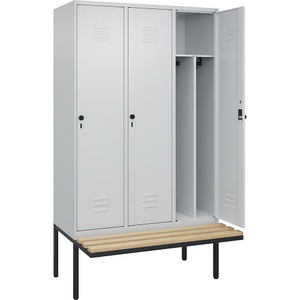 C+P Spind Classic PLUS Sitzbank, 3 Abteile, mittig, lichtgrau, B 1200 mm, Sicherheits-Drehriegel, auskragend, Buche-Hartholz