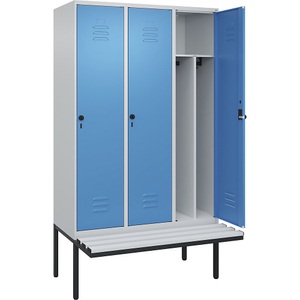 C+P Spind Classic PLUS Sitzbank, 3 Abteile, mittig, lichtgrau / lichtblau, B 1200 mm, Sicherheits-Drehriegel, auskragend, Kunststoff