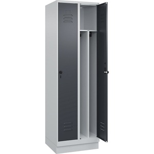 C+P Spind Classic PLUS, 2 Abteile, lichtgrau / grau, B 600 mm, mit Bodensockel, Drehriegel, Trennwand mittig