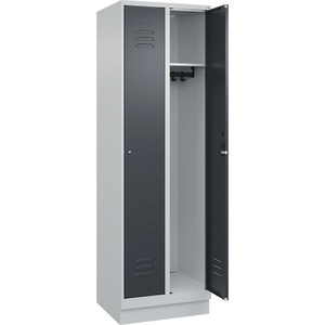 C+P Spind Classic PLUS, 2 Abteile, lichtgrau / grau, B 600 mm, mit Bodensockel, Zylinderschloss