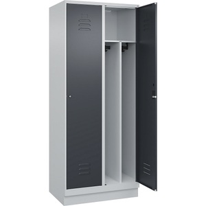 C+P Spind Classic PLUS, 2 Abteile, lichtgrau / grau, B 800 mm, mit Bodensockel, Zylinderschloss, Trennwand mittig