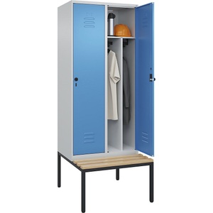 C+P Spind Classic PLUS Sitzbank, 2 Abteile, mittig, lichtgrau / lichtblau, B 800 mm, Sicherheits-Drehriegel, untergebaut, Buche-Hartholz