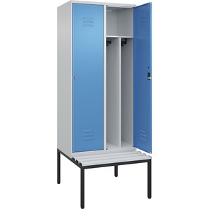 C+P Spind Classic PLUS Sitzbank, 2 Abteile, mittig, lichtgrau / lichtblau, B 800 mm, Zylinderschloss, untergebaut, Kunststoff