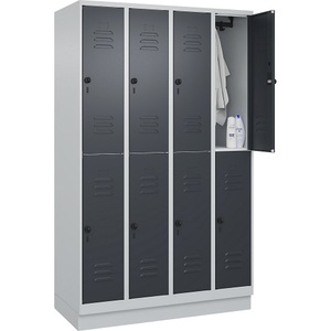 C+P Doppelstock-Spind Classic PLUS, 4 Abteile, lichtgrau / grau, HxB 1950 x 1200 mm, mit Bodensockel, Drehriegel
