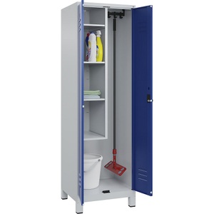 C+P Putzmittelspind Classic PLUS, 1 Abteil, Trennwand mittig, verkürzt, lichtgrau / enzianblau, B 600 mm, mit Füßen, Drehriegel