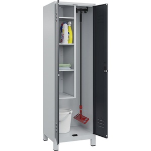 C+P Putzmittelspind Classic PLUS, 1 Abteil, Trennwand mittig, verkürzt, lichtgrau / grau, B 600 mm, mit Füßen, Drehriegel