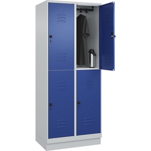 C+P Doppelstock-Spind Classic PLUS, 2 Abteile, lichtgrau / enzianblau, HxB 1950 x 800 mm, mit Bodensockel, Drehriegel