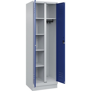 C+P Putzmittelspind Classic PLUS, 1 Abteil, Trennwand mittig, lichtgrau / enzianblau, B 600 mm, mit Bodensockel, Zylinderschloss
