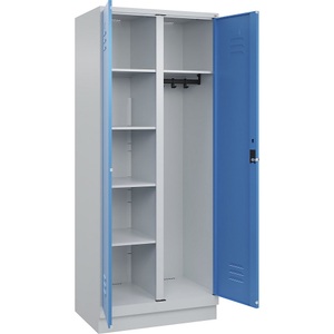 C+P Putzmittelspind Classic PLUS, 1 Abteil, Trennwand mittig, lichtgrau / lichtblau, B 800 mm, mit Bodensockel, Drehriegel
