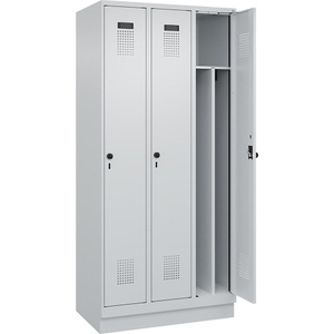 undefined, Spind Evolo PLUS Trennwand mittig, 3 Abteile, lichtgrau, B 900 mm, mit Bodensockel, Sicherheits-Drehriegel, Spind Evolo PLUS Trennwand mittig, 3 Abteile, lichtgrau, B 900 mm, mit Bodensockel, Sicherheits-Drehriegel