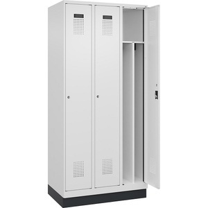 undefined, Spind Evolo PLUS Trennwand mittig, 3 Abteile, weiß, B 900 mm, mit Bodensockel, Zylinderschloss, Spind Evolo PLUS Trennwand mittig, 3 Abteile, weiß, B 900 mm, mit Bodensockel, Zylinderschloss