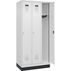 CP, C+P Spind Evolo PLUS, 3 Abteile, verkehrsweiß, B 900 mm, mit Bodensockel, Zylinderschloss, C+P Spind Evolo PLUS, 3 Abteile, verkehrsweiß, B 900 mm, mit Bodensockel, Zylinderschloss