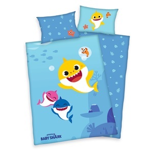 HERDING, HERDING Baby-Bettwäsche BABY SHARK (40x60/100x135) in blau, 