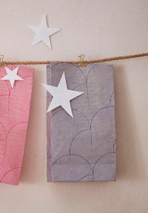hessnatur, Papier-Geschenktüte Samu klein - clematis Grösse20x12x6 cm, 