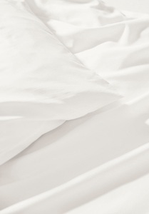 hessnatur, Satin-Bettwäsche aus Bio-Baumwolle - weiß Grösse135x200 / 80x80 cm, 