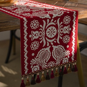 Lighinthebox, Roter Luxus-Tischläufer aus Jacquard-Stoff mit Quasten für Esszimmer-Kommode, Hochzeitsfeier-Dekorationen Lightinthebox, 