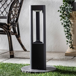 Dreieckige LED-Sockelleuchte Nanna aus Aluminium