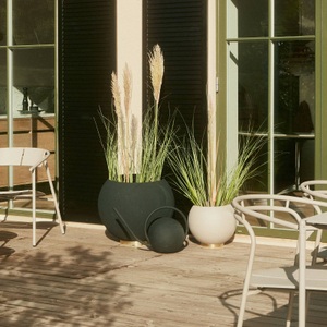 Aytm, Globe Blumentopf / Ø 60 cm - Metall - AYTM schwarz en metall, AYTM Blumentopf Globe, Ø 60 cm, schwarz, Aluminium, Stahl