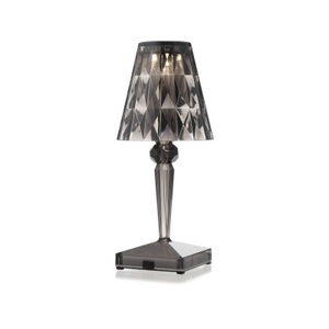 KARTELL, Kartell Battery - LED-Tischlampe IP54, rauchgrau, Kabellose, wiederaufladbare Außenlampe Battery LED plastikmaterial braun / kabellos - mit USB-Ladeoption - Kartell braun en plastikmaterial