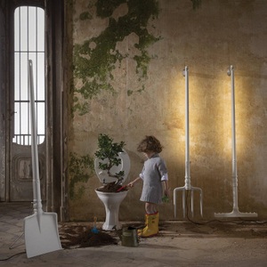 Karman, Karman Tobia Wandhaken zu LED-Stehleuchte, Karman Tobia Wandhaken zu LED-Stehleuchte