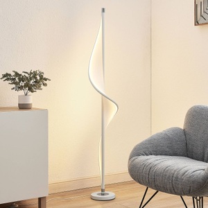 LUCANDE, Lucande Edano LED-Stehlampe in gedrehter Form, Lucande Edano LED-Stehlampe in gedrehter Form
