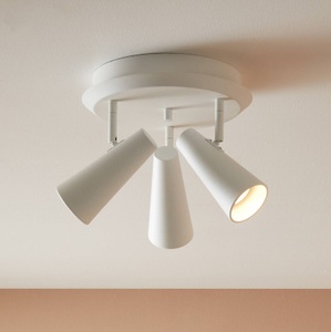 Markslöjd, Deckenleuchte Crest aus Metall weiß dreiflammig, Markslöjd Aufbauspot Crest 3L GU10, Sandy Weiss