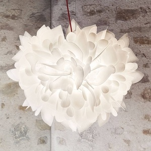 SLAMP, Slamp Veli Foliage Large Hängelampe weiß-rot Ø55cm, Slamp Veli Foliage Hängelampe weiß-rot Ø 55cm