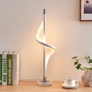 LUCANDE, Lucande Edano LED-Tischlampe in gedrehter Form, Lucande Edano LED-Tischlampe in gedrehter Form