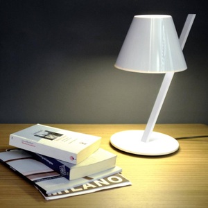 Artemide, Artemide - Tischleuchte LA PETITE - weiss - Mischmaterial - 25cm/25cm, Tischleuchte La Petite metall plastikmaterial weiß / H 37 cm - Artemide weiß en plastikmaterial