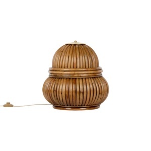 GUBI, Bohemian ?72 Bodenleuchte / Neuauflage des Originalmodells aus dem Jahr 1972 - Gubi beige/holz natur en faser, GUBI Tischleuchte Bohemian 72, Rattan, Höhe 45 cm