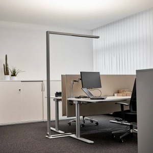 Lampenwelt.com, Büro-LED-Stehlampe, variable Lichtfarbe u. Sensor, Büro-LED-Stehleuchte Jolinda, silber, CCT, Sensor, Dimmer