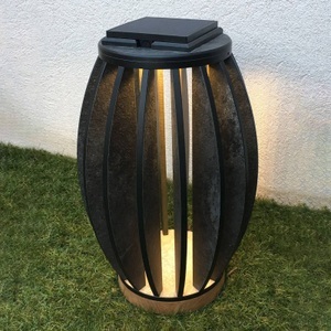LES JARDINS, LED-Solarleuchte Pastek aus Teak-Holz mit Sensor, LED-Solarleuchte Pastek aus Teak-Holz mit Sensor