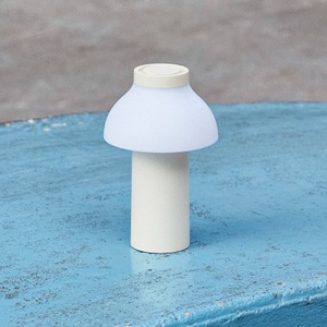 Hay, PC Portable Lampe ohne Kabel / outdoorgeeignet - Aufladen über USB-Port - Hay weiß/beige en plastikmaterial, Hay Tischlampe PC PORTABLE