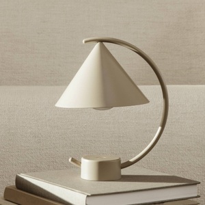 ferm living, Meridian LED Lampe ohne Kabel / Metall - H 26 cm - Ferm Living gold/metall en metall, Schnurlosleuchte Meridian LED metall beige / Metall - H 26 cm - Ferm Living beige en metall