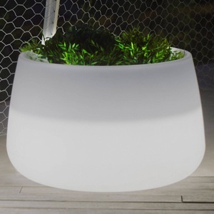 Newgarden, Newgarden Camelia 60 Pflanzkübel LED Solar+Akku, Newgarden LED-Solar-Pflanzkübel Camelia, Ø 59 cm, weiß