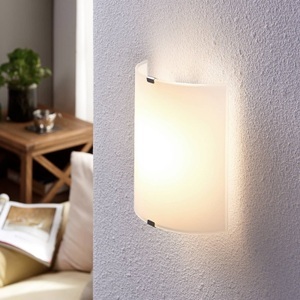 Halbrunde LED-Wandleuchte Helmi mit Glasschirm