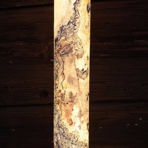 Leuchtnatur, LeuchtNatur LED Stehleuchte Columna aus Stein, Stehleuchte, 160 cm Lichtsäule, LeuchtNatur Columna Weißperle schwarz