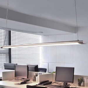 Lampenwelt.com, Lange Pendelleuchte Vinca mit leuchtstarken LEDs, LED-Pendelleuchte Vinca, Länge 120 cm, weiß/silber