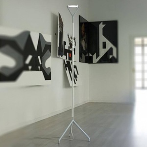 Luceplan, Luceplan Lola - eine multifunktionale Stehlampe, Luceplan Lola - eine multifunktionale Stehlampe