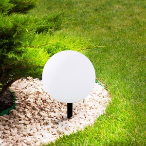 Lampenwelt.com, Dekorative LED-Solarlampe Lago in Kugelform, Lindby LED-Solarlampe Lago, Ø 30 cm, Kugel, Erdspieß, weiß