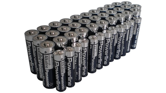Panasonic, Panasonic Powerline Alkaline Batterien Spar-Pack mit 32 Mignon und 12 Micro-Batterien, Panasonic Powerline Alkaline Batterien Spar-Pack mit 32 Mignon und 12 Micro-Batterien