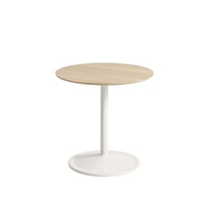 Muuto, Soft Beistelltisch / Ø 48 x H 48 cm - Eiche massiv - Muuto holz natur en holz, Beistelltisch Soft holz natur / Ø 48 x H 48 cm - Eiche massiv - Muuto holz natur en holz