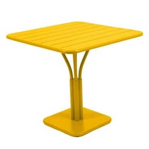 Fermob, Luxembourg quadratischer Tisch / einbeiniger Tisch - für 2 bis 4 Personen - 80 x 80 cm - Fermob gelb en metall, quadratischer Tisch Luxembourg metall gelb / einbeiniger Tisch - für 2 bis 4 Personen - 80 x 80 cm - Fermob gelb en metall