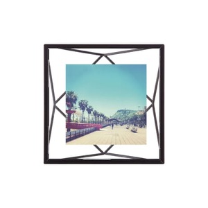 Umbra, Bilderrahmen Prisma metall schwarz / für Fotos im Format 10 x 10 cm - zum Hinstellen oder Aufhängen - Umbra schwarz en metall, Bilderrahmen Prisma metall schwarz / für Fotos im Format 10 x 10 cm - zum Hinstellen oder Aufhängen - Umbra schwarz en metall