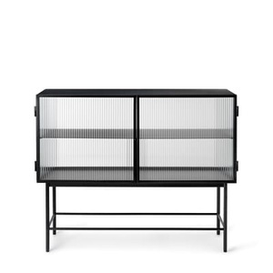 ferm living, Haze Anrichte / L 110 x H 90 cm / 2 Türen aus geriffeltem Glas - Ferm Living schwarz en metall/glas, Anrichte Haze metall glas schwarz / L 110 x H 90 cm / 2 Türen aus geriffeltem Glas - Ferm Living schwarz en glas