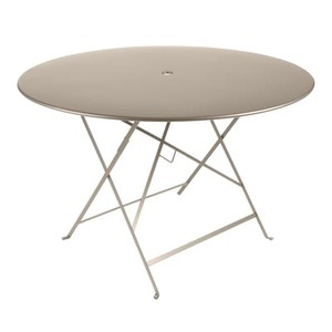Fermob, Bistro Klapptisch / Ø 117 cm - 6/8 personnes - Trou parasol - Fermob beige en metall, Klapptisch Bistro metall beige / Ø 117 cm - 6/8 Personen - Sonnenschirmloch - Fermob beige en metall