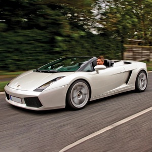 SMARTBOX, Einzigartiges Fahrerlebnis: 3-stündige Fahrt In Einem Lamborghini Für 2 Personen - Geschenkbox Unisex, Einzigartiges Fahrerlebnis: 3-stündige Fahrt in einem Lamborghini
