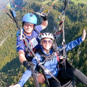 SMARTBOX, Aufregender 10-minütiger Paragliding-flug Über Die Schöne Juralandschaft - Geschenkbox Unisex, Aufregender 10-minütiger Paragliding-Flug über die schöne Juralandschaft